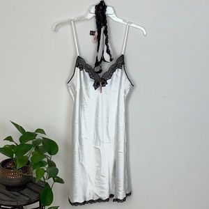 🆕 Victoria’s Secret Negligee w/Underwear